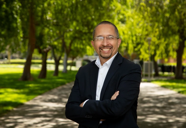 Johnny Cruz headshot image