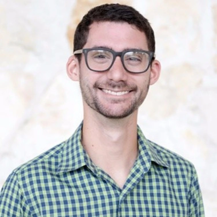 Thomas S headshot image
